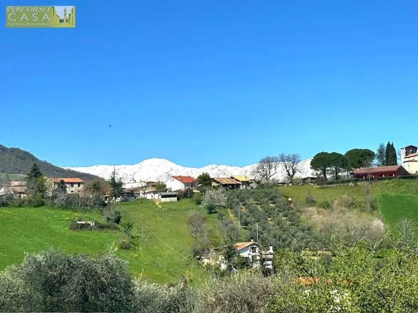 Quadrilocale Contrada camerale, Tossicia